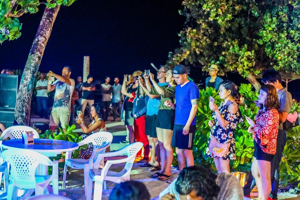 Salt Beach Hotel остров Маафуши Екстериор снимка